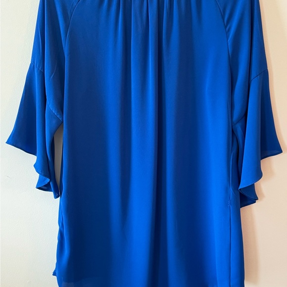 Tacera Blue Top EUC Top 100% Polyester size Medium High Low Flutter Sleeves - Picture 2 of 7
